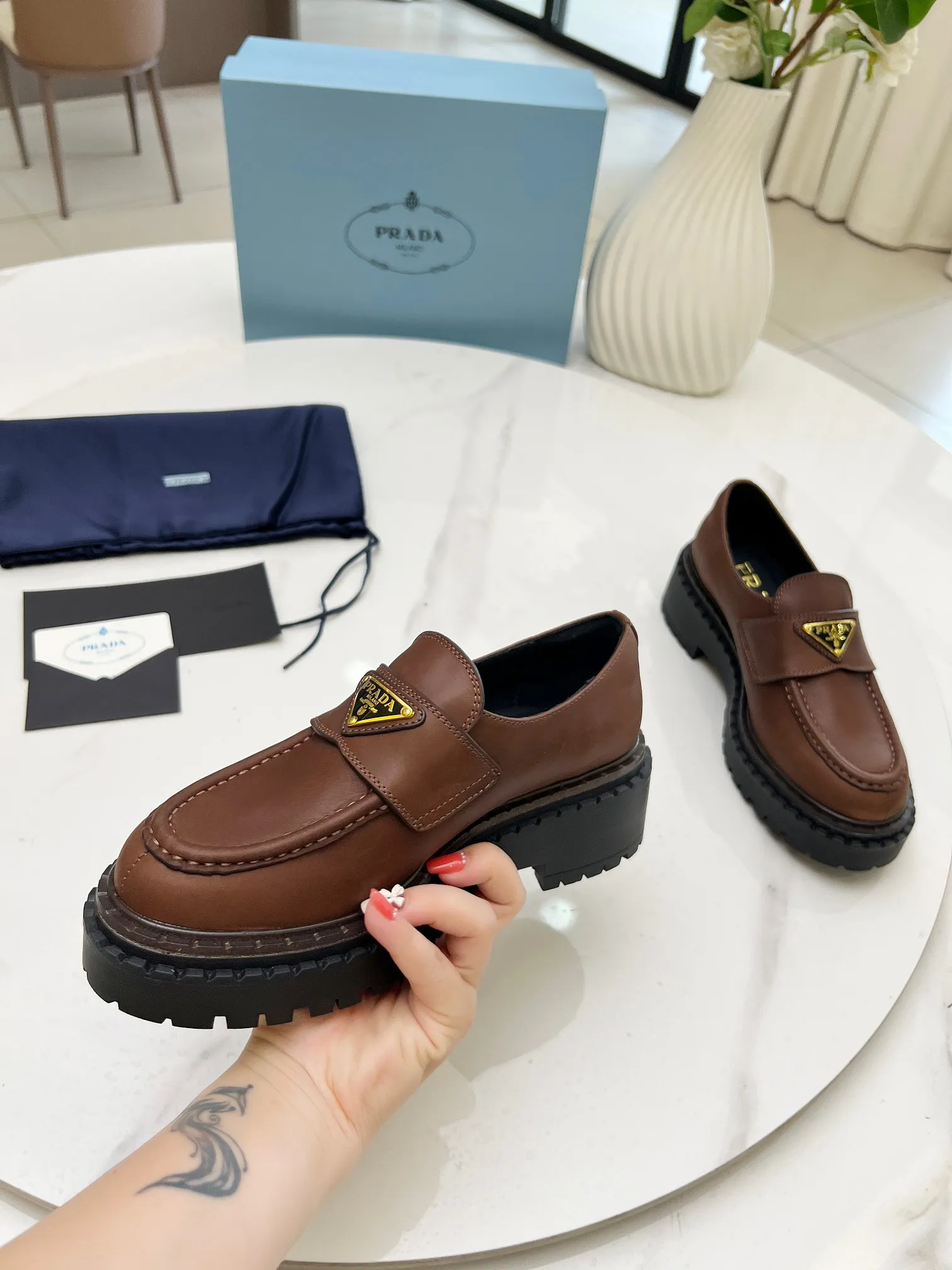 👟👟Ex-factory price 560👟👟 𝐏𝐑𝐀𝐃𝐀#Prada Thick-soled Retro Beef Tendon Triangular Loafers Fashionable Thick-soled Casual Motorcycle Loafers Unique taste, everyone loves them and they are easy to control. They are popular every year. There are also versatile classic shoe lasts that are enough to conquer you. Wear them to increase your height and leisure. It is simple and handsome on the feet. The fabric is imported calfskin, the lining of the foot pads is soft and delicate, the rubber foam original sole, the outsole height is 5CM, the standard code number: 35-40 (41 customized, non-refundable)